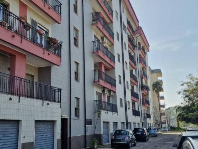 Appartamento in vendita a 48 alloggi, Calabria