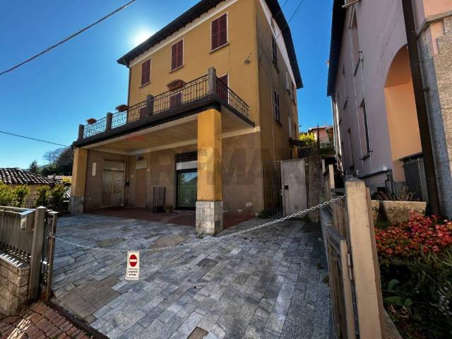 Appartamento in vendita a Borgnana, Cuasso al Monte