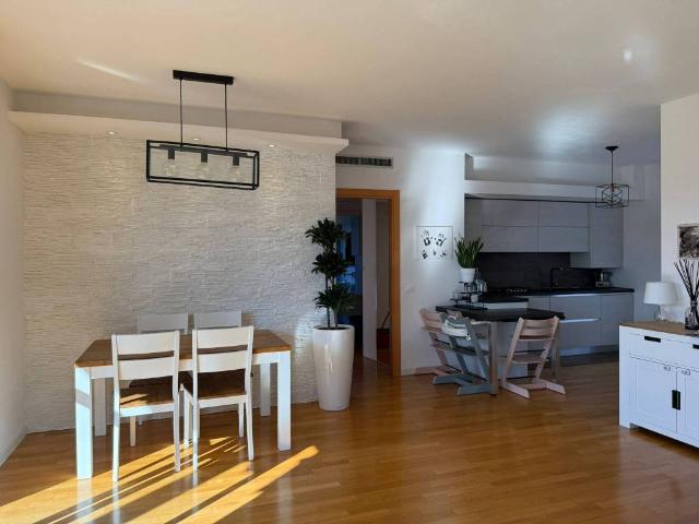 Appartamento in vendita a Cucciago, Lombardia