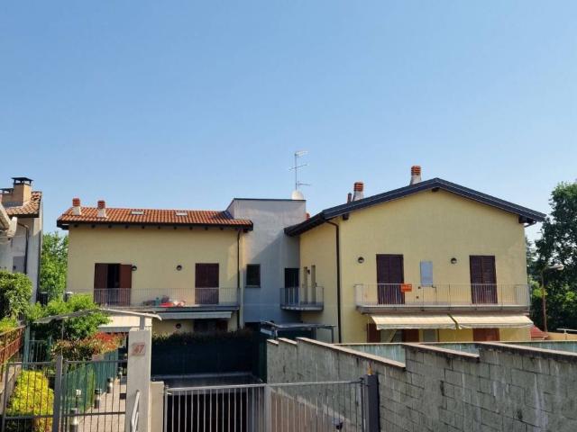 Appartamento in vendita a Cucciago, Lombardia