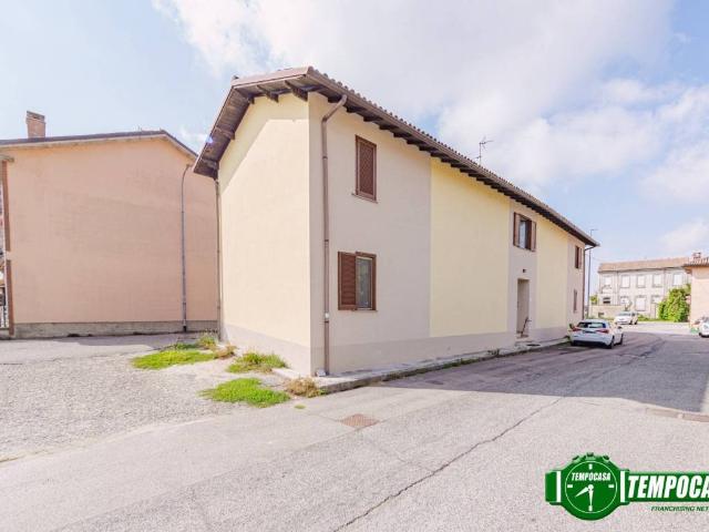 Appartamento in vendita a Cura Carpignano, Lombardia
