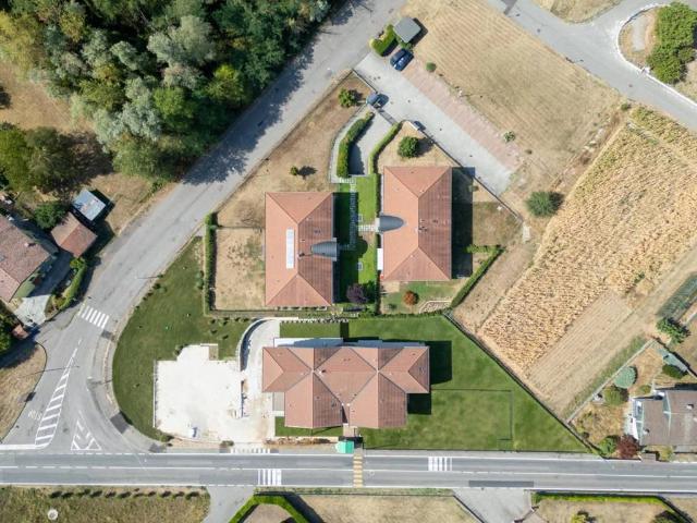 Appartamento in vendita a Daverio, Lombardia