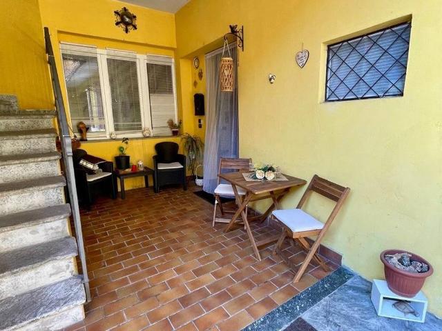 Appartamento in vendita a Daverio, Lombardia