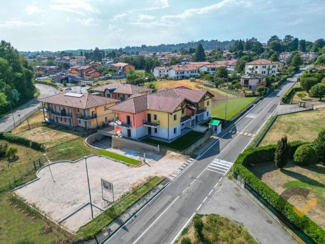 Appartamento in vendita a Daverio, Lombardia