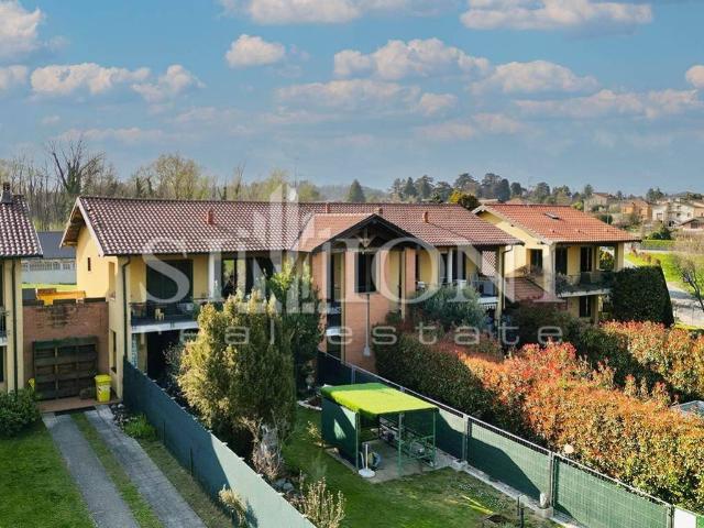 Appartamento in vendita a Daverio, Lombardia