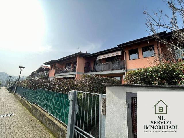 Appartamento in vendita a Daverio, Lombardia