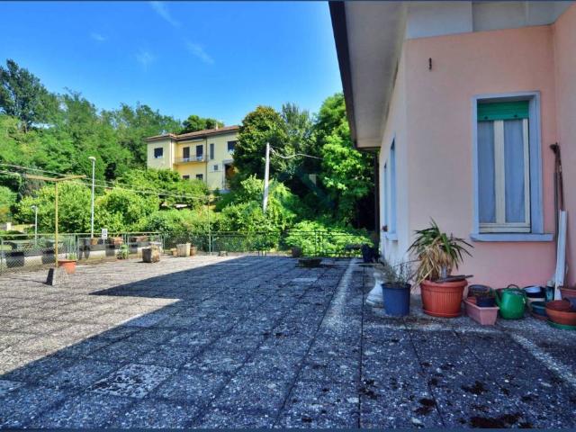 Appartamento in vendita a Daverio, Lombardia