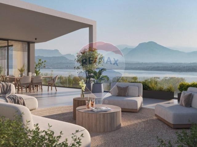 Appartamento in vendita a Desenzano Del Garda, Lombardia