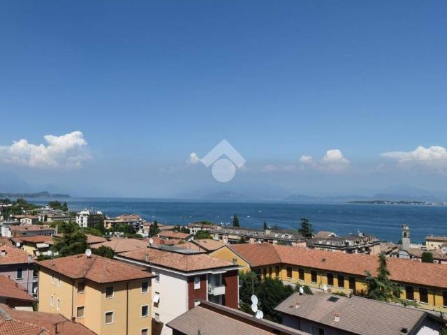 Appartamento in vendita a Desenzano Del Garda, Lombardia