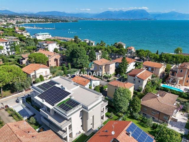 Attico in vendita a Desenzano Del Garda, Lombardia