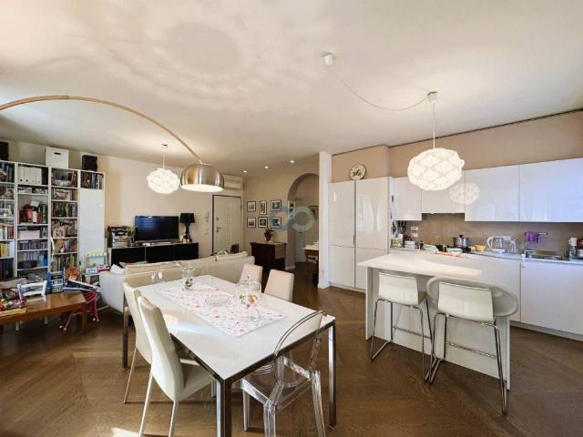 Appartamento in vendita a Desenzano Del Garda, Lombardia