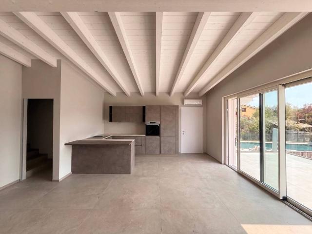 Appartamento in vendita a Rivoltella del Garda, Desenzano Del Garda