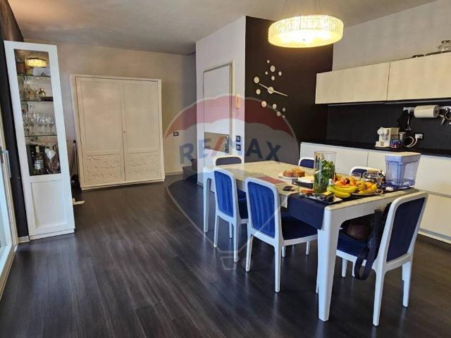 Attico in vendita a Desenzano Del Garda, Brescia