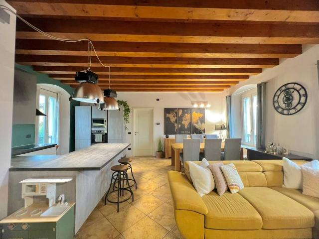 Appartamento in vendita a Desenzano Del Garda, Lombardia