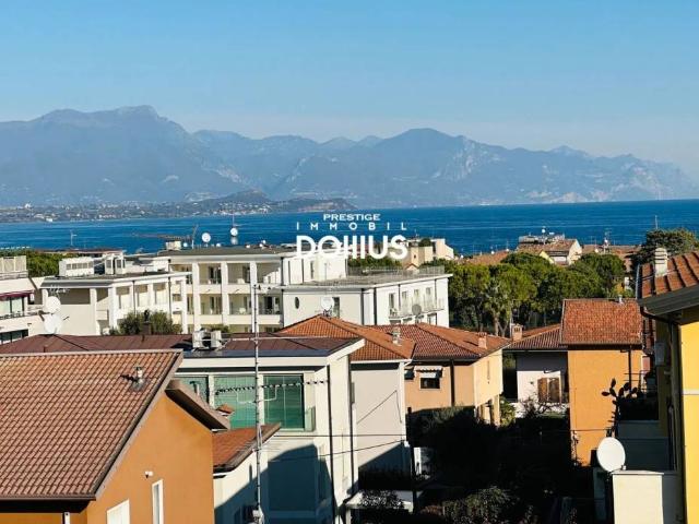 Attico in vendita a Desenzano Del Garda, Brescia