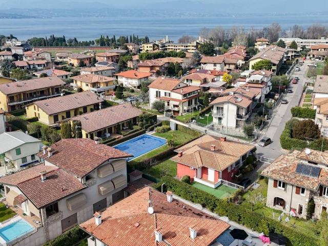 Villa Indipendente in vendita a Desenzano Del Garda, Lombardia
