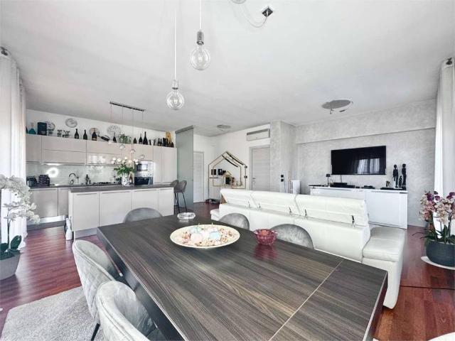 Appartamento in vendita a Rivoltella del Garda, Desenzano Del Garda
