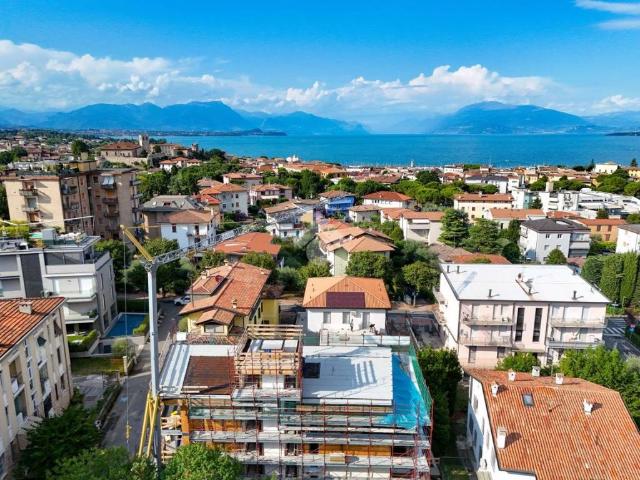 Appartamento in vendita a Desenzano Del Garda, Lombardia