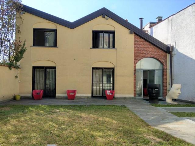 Villa Indipendente in vendita a Piazza, Desio