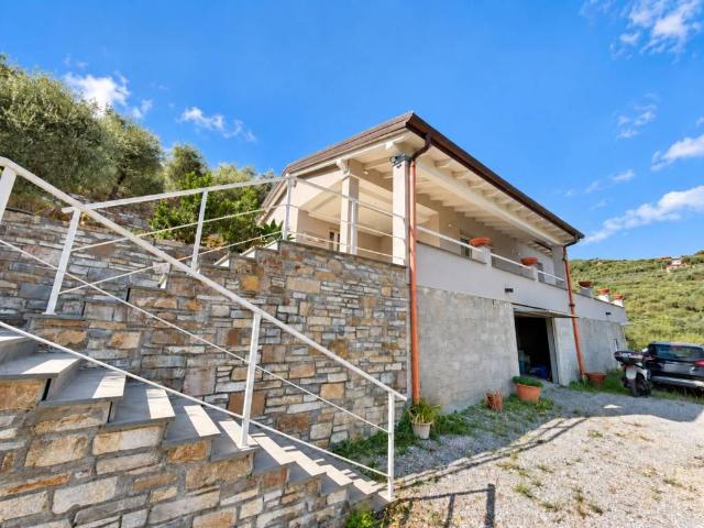 Villa Indipendente in vendita a Diano Calderina, Diano Marina