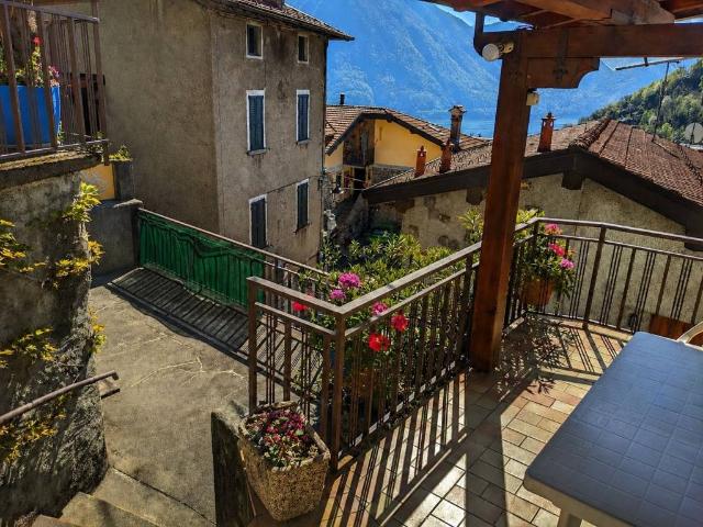 Appartamento in vendita a Dizzasco, Lombardia