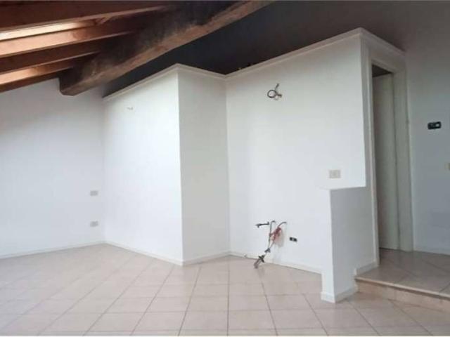 Appartamento in vendita a Dolzago, Lombardia