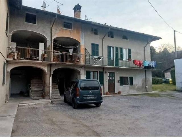 Appartamento in vendita a Dolzago, Lombardia