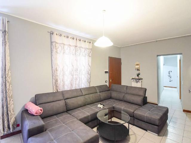 Appartamento in vendita a Dolzago, Lombardia