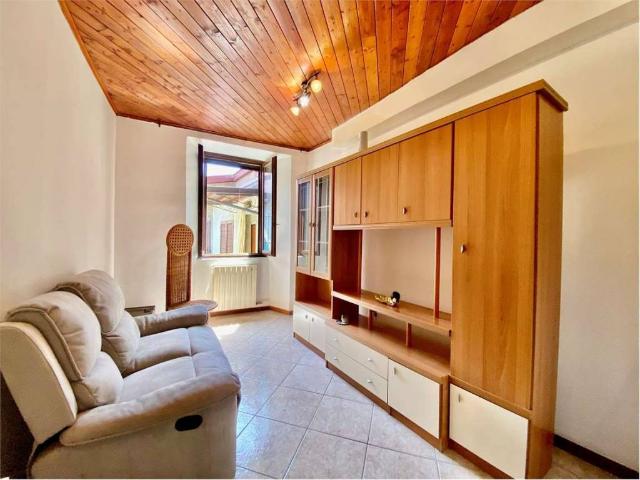 Appartamento in vendita a Dolzago, Lombardia