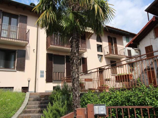 Appartamento in vendita a Dolzago, Lombardia