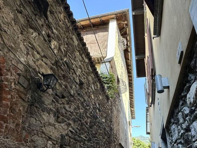 Appartamento in vendita a Dongo, Lombardia