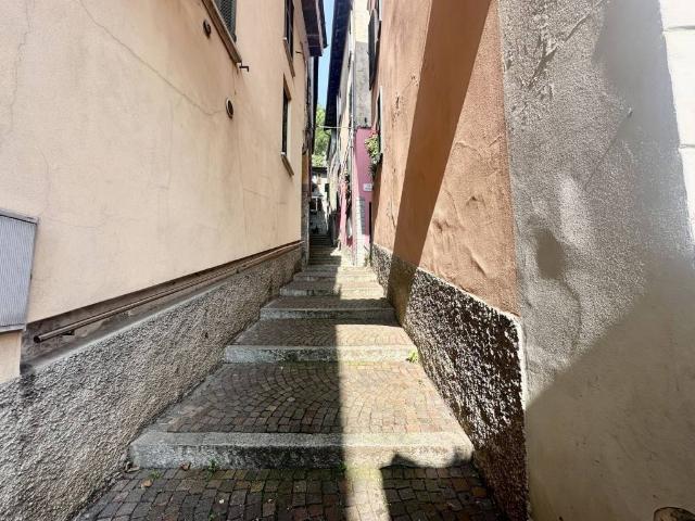 Appartamento in vendita a Dongo, Lombardia