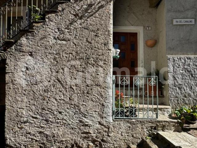 Appartamento in vendita a Dorio, Lombardia