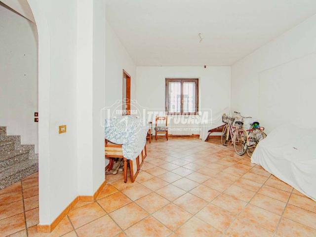 Villa Indipendente in vendita a Dorno, Lombardia