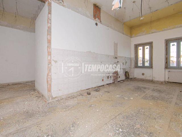 Appartamento in vendita a Dorno, Lombardia