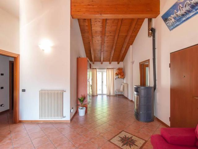 Appartamento in vendita a Dubino, Lombardia