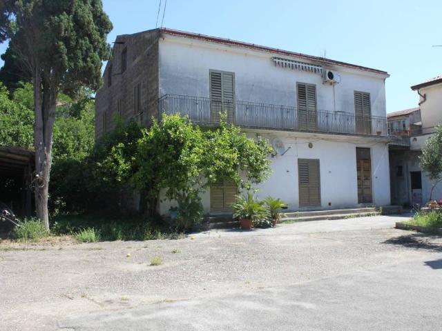 Appartamento in vendita a Dugenta, Campania
