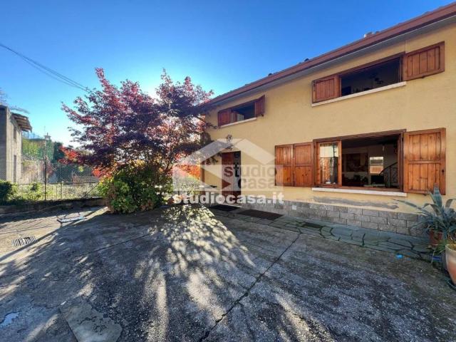 Appartamento in vendita a Endine Gaiano, Lombardia