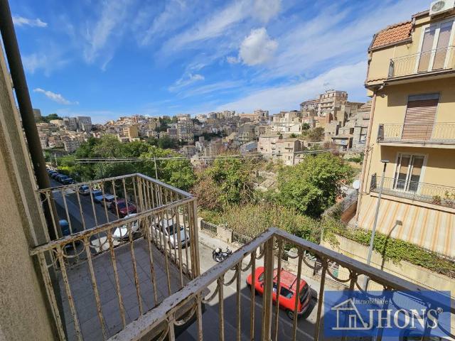 Appartamento in vendita a Valverde, Enna