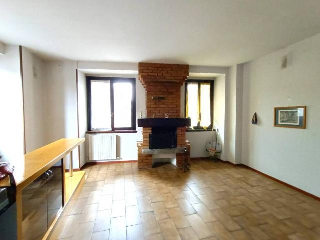 Appartamento in vendita a Mevate, Erba