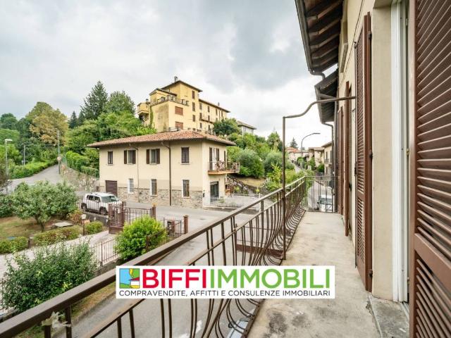 Appartamento in vendita a Erba, Lombardia