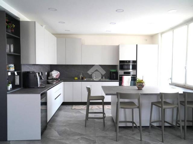 Appartamento in vendita a Crevenna, Erba