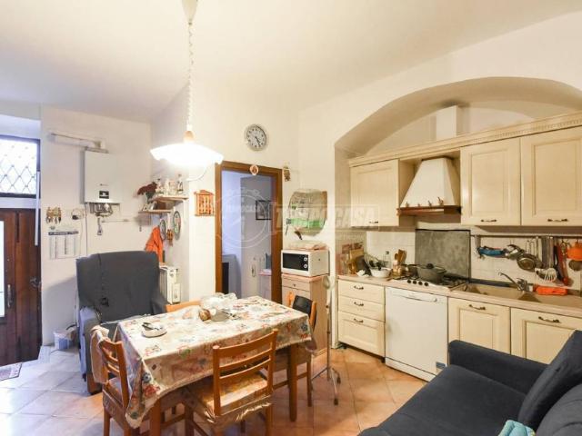 Appartamento in vendita a Mevate, Erba