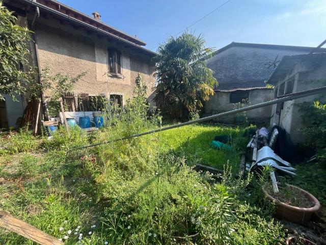 Appartamento in vendita a Crevenna, Erba