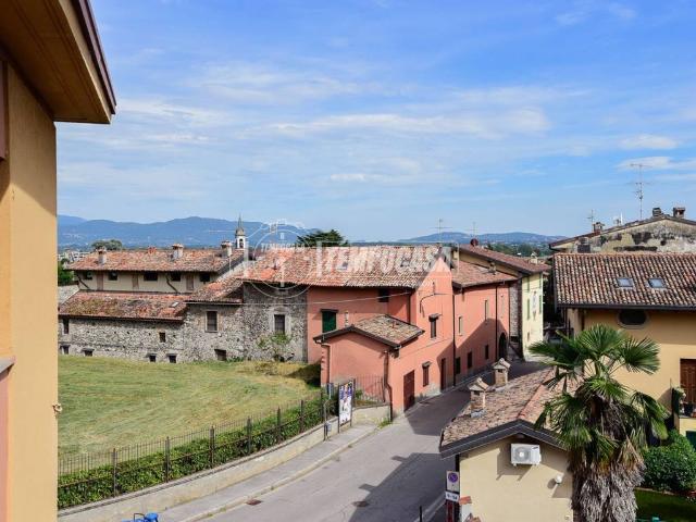 Appartamento in vendita a Buccinigo, Erba