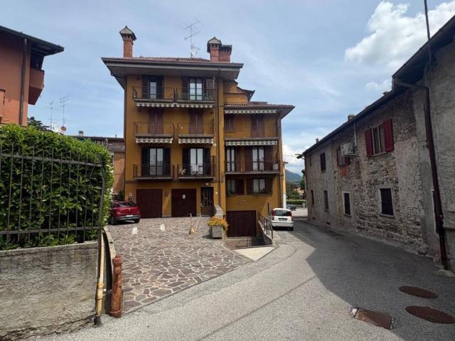 Appartamento in vendita a Buccinigo, Erba