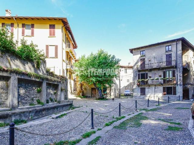 Appartamento in vendita a Crevenna, Erba