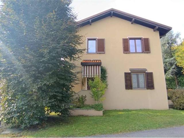 Appartamento in vendita a Buccinigo, Erba