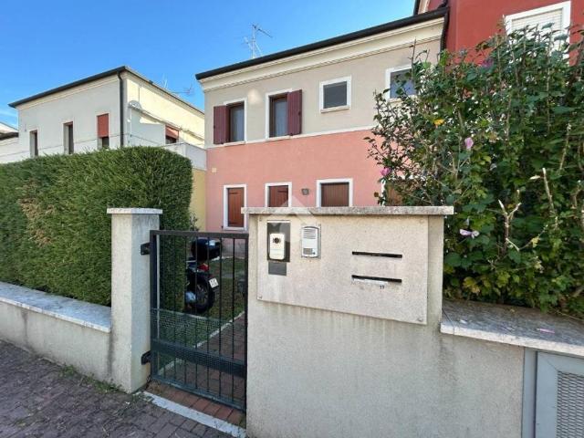 Appartamento in vendita a Erbè, Verona