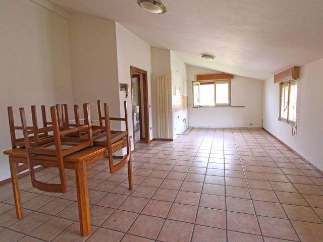 Appartamento in vendita a Comunità montana della valle Camonica, Esine
